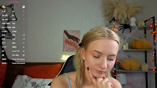 IdaValenti online show from November 3, 2025, 11:08 pm