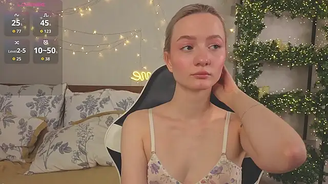 IdaValenti online show from April 17, 2026, 11:07 pm