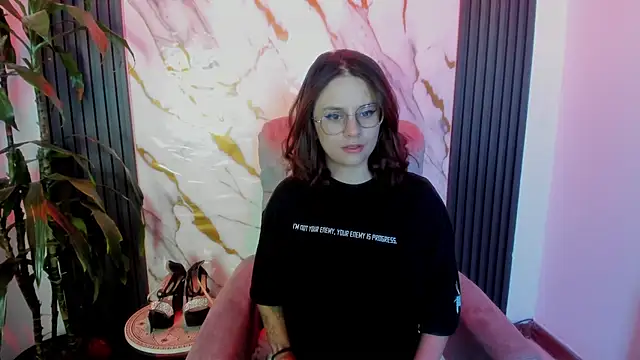 kassandra james online show from February 13, 2026, 1:55 pm