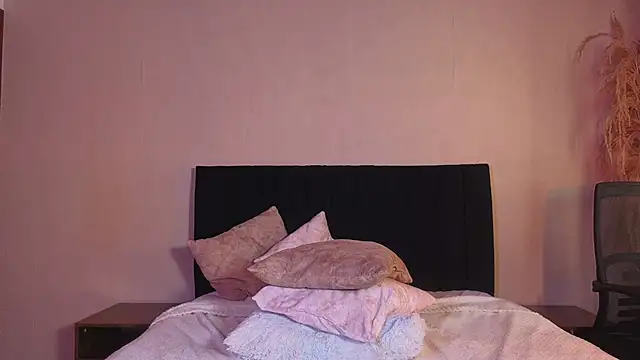 kassandra james online show from July 28, 2026, 4:39 pm
