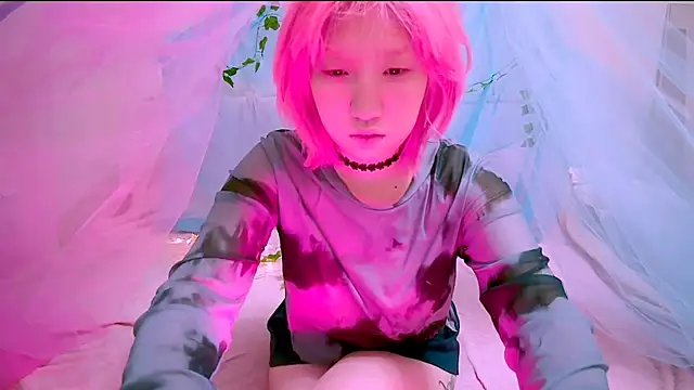 Snapshot of Akemilun chatting on November 5, 2025, 4:21 pm Akemilun online show from November 5, 2025, 4:21 pm