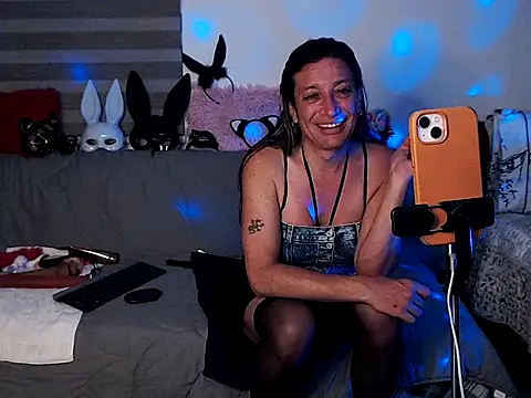 Gikitrans76 online show from April 23, 2026, 1:01 am