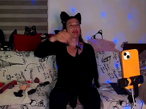 Gikitrans76 online show from May 7, 2026, 2:49 am