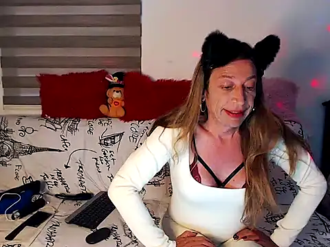 Gikitrans76 online show from May 12, 2026, 10:49 pm