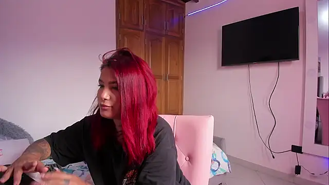 Snapshot of alison18_ chatting on November 14, 2025, 5:49 pm alison18 online show from November 14, 2025, 5:49 pm