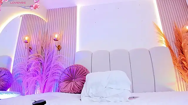 carolriveraa  online show from March 4, 2026, 8:16 pm