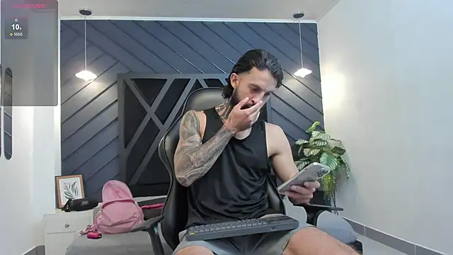 Snapshot of Apolo_Bianco_ chatting on September 18, 2025, 11:19 pm Apolo Bianco  online show from September 18, 2025, 11:19 pm