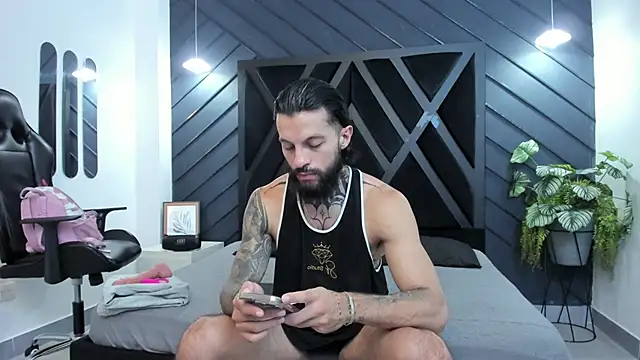 Snapshot of Apolo_Bianco_ chatting on September 23, 2025, 11:12 pm Apolo Bianco  online show from September 23, 2025, 11:12 pm