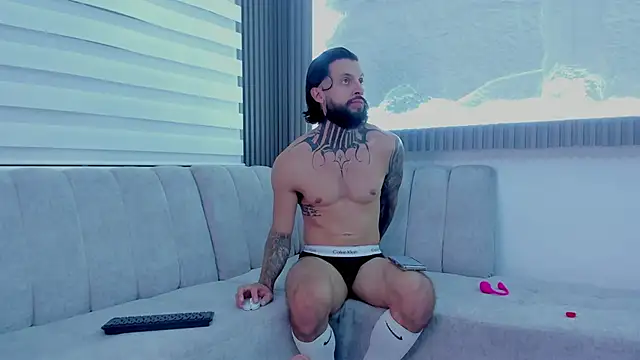 Snapshot of Apolo_Bianco_ chatting on October 18, 2025, 5:31 am Apolo Bianco  online show from October 18, 2025, 5:31 am