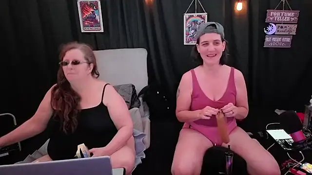 Snapshot of Sexy_Mama-69 chatting on November 4, 2025, 10:24 pm Sexy Mama-69 online show from November 4, 2025, 10:24 pm