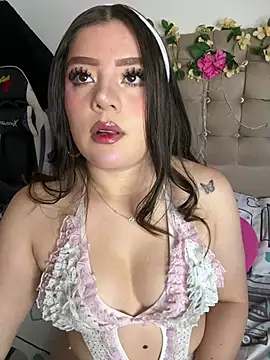 Snapshot of Jullieetta chatting on July 14, 2026, 12:33 pm Jullieetta online show from July 14, 2026, 12:33 pm