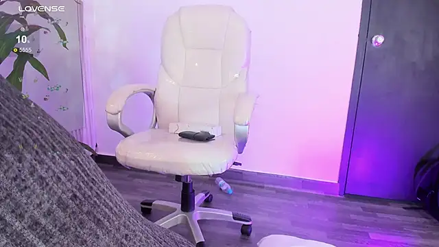 Snapshot of EriKlein chatting on September 12, 2025, 10:53 pm EriKlein online show from September 12, 2025, 10:53 pm