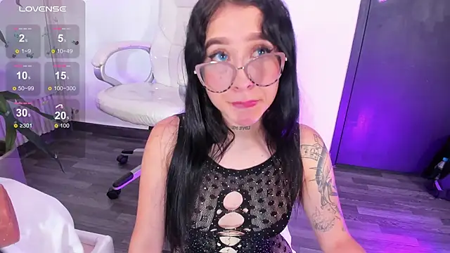 Snapshot of EriKlein chatting on September 13, 2025, 10:43 pm EriKlein online show from September 13, 2025, 10:43 pm