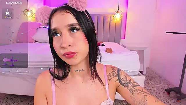 Snapshot of EriKlein chatting on February 19, 2025, 1:40 am EriKlein online show from February 19, 2025, 1:40 am