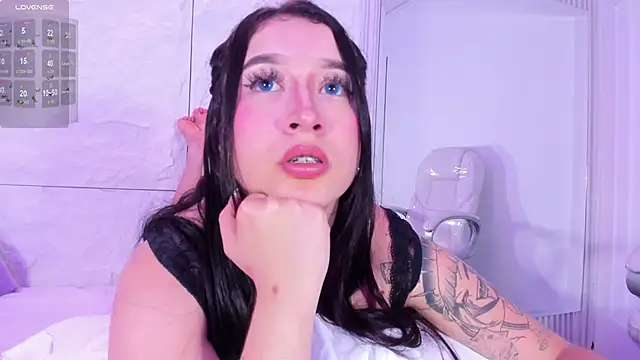 Snapshot of EriKlein chatting on March 19, 2025, 10:53 pm EriKlein online show from March 19, 2025, 10:53 pm