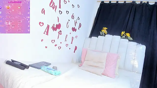Snapshot of RoxannaBlanche chatting on April 30, 2026, 11:06 am RoxannaBlanche online show from April 30, 2026, 11:06 am
