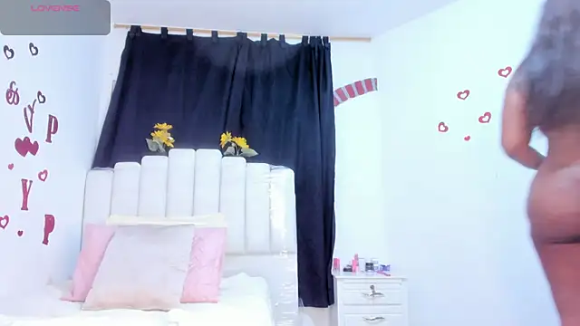 RoxannaBlanche online show from March 2, 2026, 1:07 pm