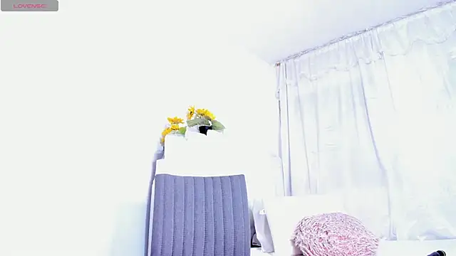 RoxannaBlanche online show from March 18, 2025, 5:12 pm