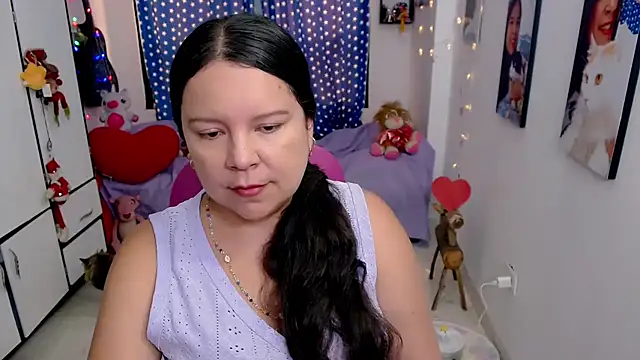 claryssa  online show from February 15, 2026, 8:41 pm