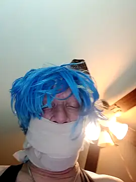 Hugebwc102 online show from February 4, 2025, 12:22 pm