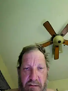 Hugebwc102 online show from October 8, 2025, 4:25 am