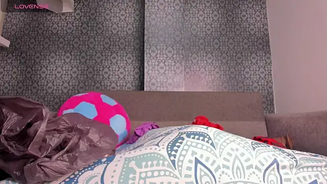 grandmother milf online show from March 12, 2026, 12:20 pm