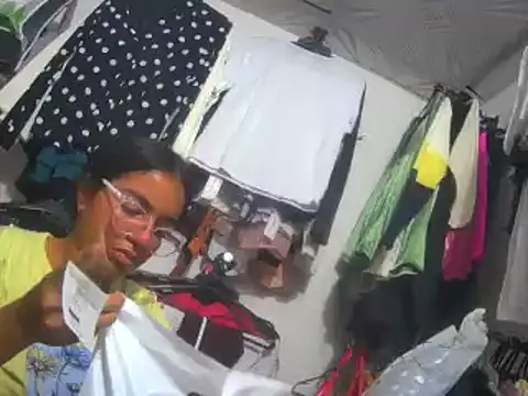 Snapshot of sexyboo2025 chatting on January 4, 2025, 2:25 am sexyboo2025 online show from January 4, 2025, 2:25 am