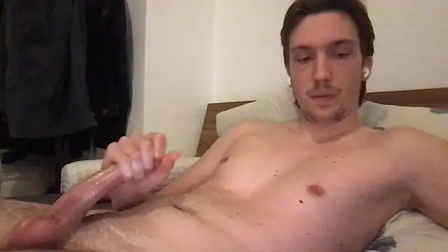 hungandfun05 online show from January 11, 2026, 10:16 pm