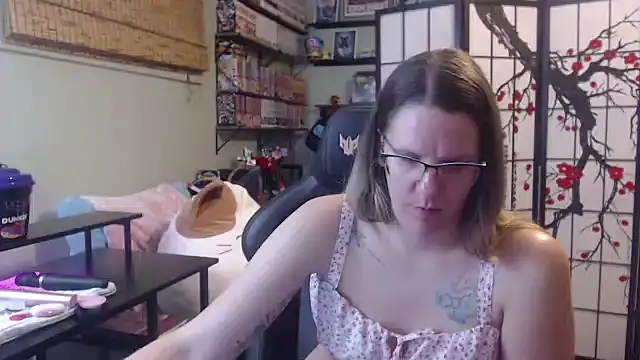 Sarahtineke online show from March 7, 2026, 5:29 pm