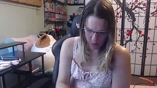 Sarahtineke online show from March 8, 2026, 3:04 pm