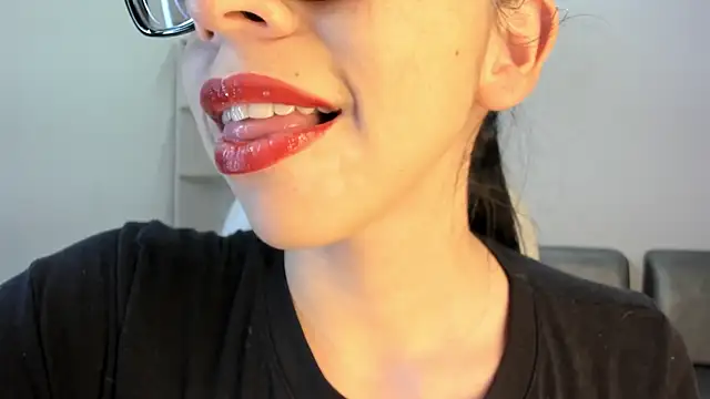 Katty mouth online show from October 17, 2025, 8:43 pm