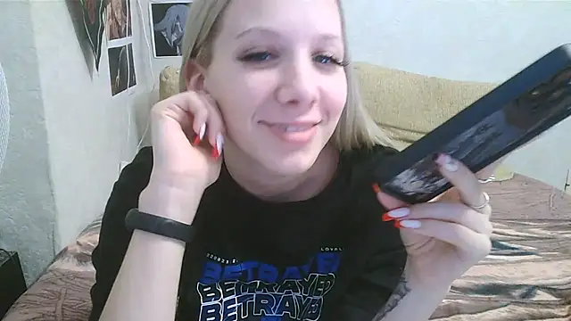 Snapshot of -GoldenGirl- chatting on March 5, 2025, 12:33 pm -GoldenGirl- online show from March 5, 2025, 12:33 pm