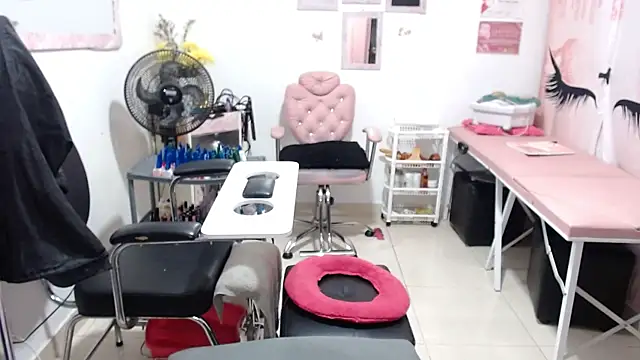 titsbiglovers online show from October 9, 2025, 5:13 pm