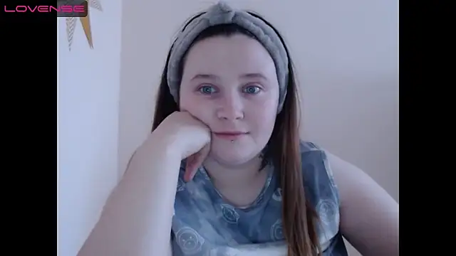 Snapshot of Light_Luna chatting on January 8, 2025, 8:49 am Light Luna online show from January 8, 2025, 8:49 am