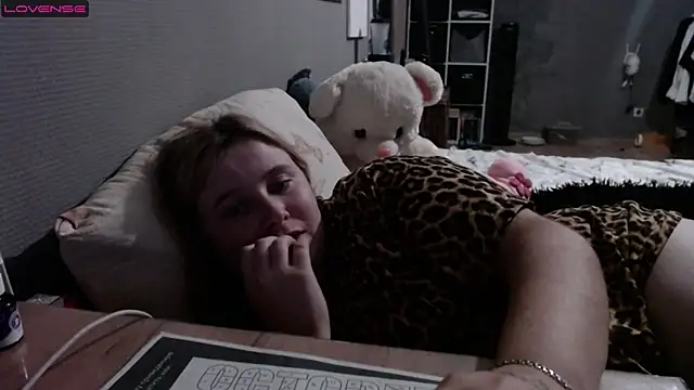 Snapshot of Light_Luna chatting on September 15, 2025, 3:12 pm Light Luna online show from September 15, 2025, 3:12 pm