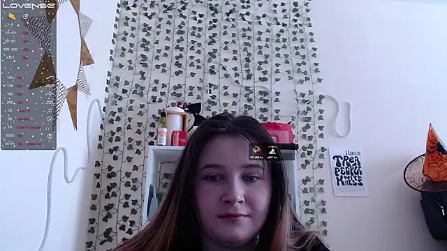 Snapshot of Light_Luna chatting on February 6, 2025, 5:35 am Light Luna online show from February 6, 2025, 5:35 am