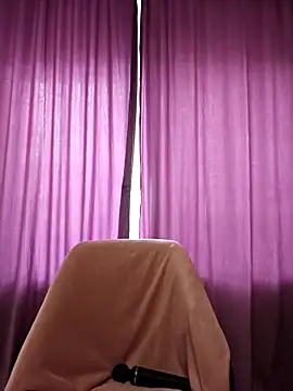 AnaFoxxy online show from April 22, 2026, 8:21 am