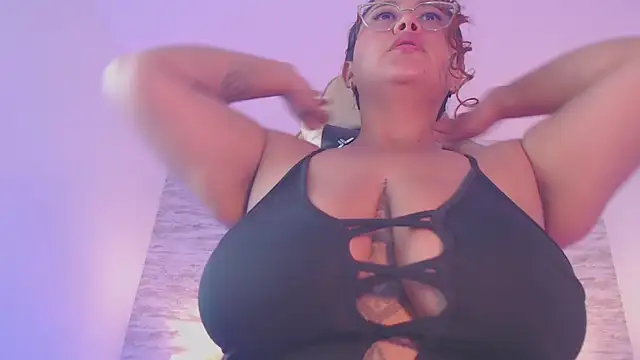 Snapshot of IsabellMendez_ chatting on January 27, 2025, 9:00 pm IsabellMendez online show from January 27, 2025, 9:00 pm