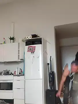 Snapshot of eltoulou chatting on February 17, 2025, 1:22 pm eltoulou online show from February 17, 2025, 1:22 pm