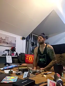 Snapshot of eltoulou chatting on January 6, 2026, 4:11 pm eltoulou online show from January 6, 2026, 4:11 pm