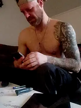 Snapshot of eltoulou chatting on March 5, 2025, 4:46 pm eltoulou online show from March 5, 2025, 4:46 pm