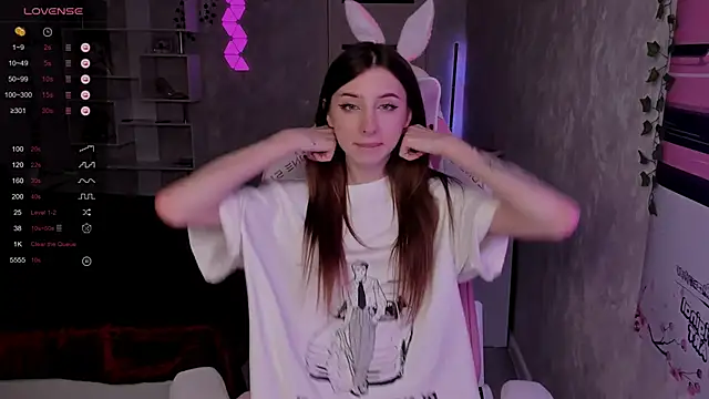 Polly  Hill online show from November 10, 2025, 8:47 pm