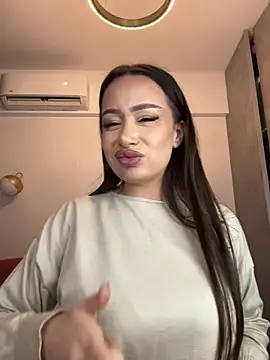 deliaroyal online show from November 26, 2025, 2:39 pm