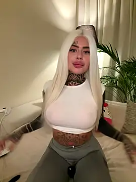 bambixboo online show from October 23, 2025, 8:51 pm