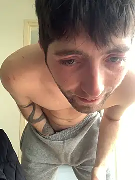 Snapshot of GuillaumebeauZizi chatting on February 10, 2026, 10:03 am GuillaumebeauZizi online show from February 10, 2026, 10:03 am