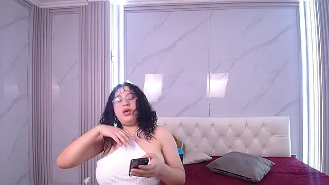 Little Cuttie  online show from September 17, 2025, 4:47 am