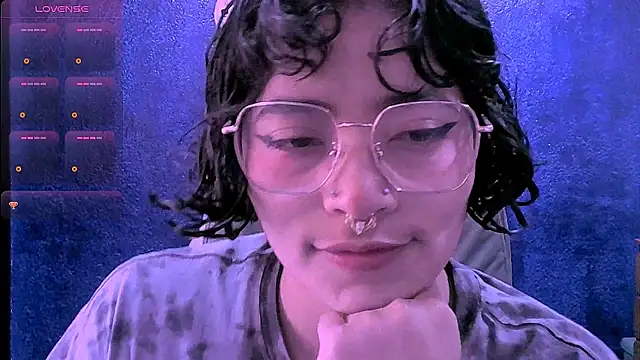 Snapshot of NinaYellow chatting on July 2, 2026, 12:33 pm NinaYellow online show from July 2, 2026, 12:33 pm
