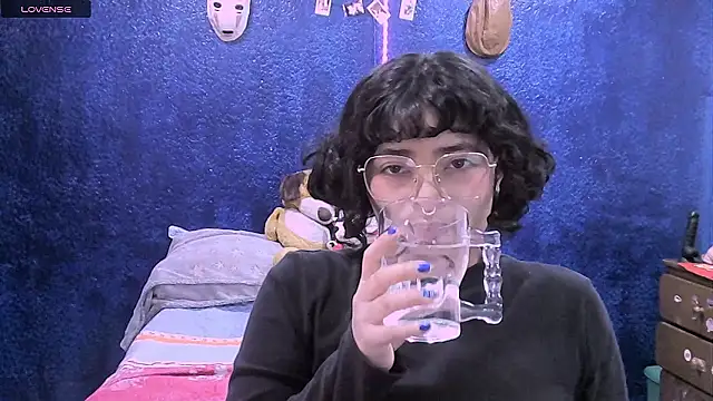 NinaYellow online show from February 3, 2026, 12:43 pm