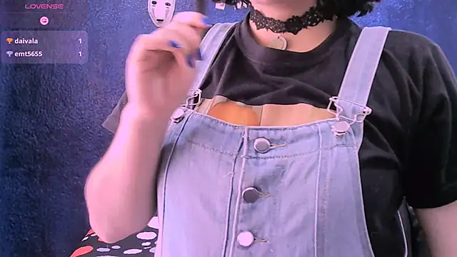 NinaYellow online show from November 12, 2025, 2:10 pm