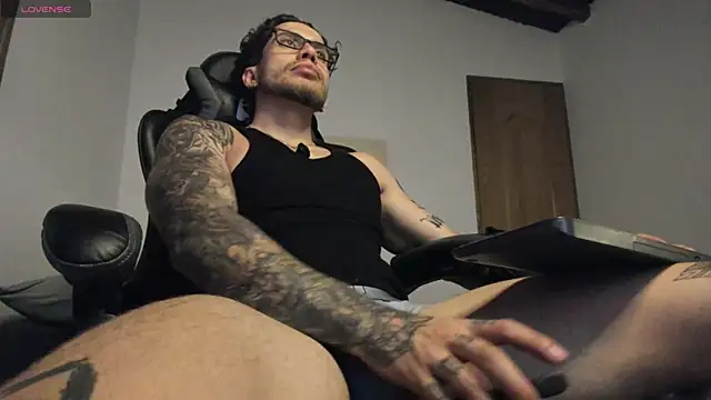 LucianSinclair online show from May 29, 2026, 2:39 am